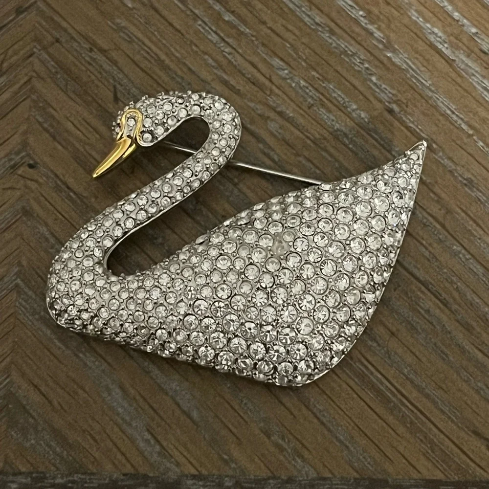 Swarovski Crystal Iconic Swan Pin Brooch Signed - Picture 1 of 2